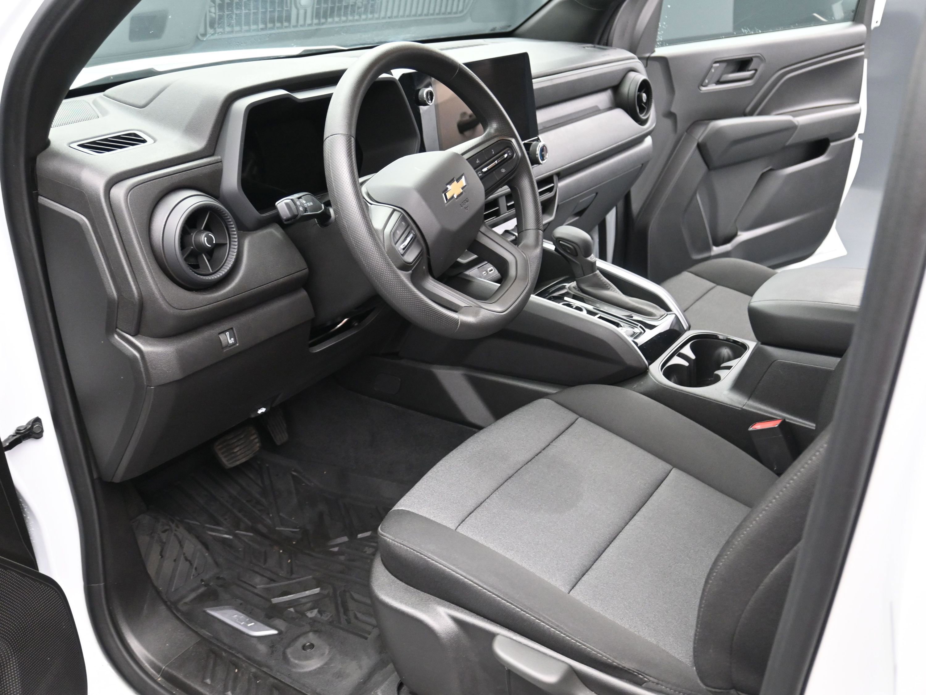 Used 2025 Chevrolet Colorado W/T image 12