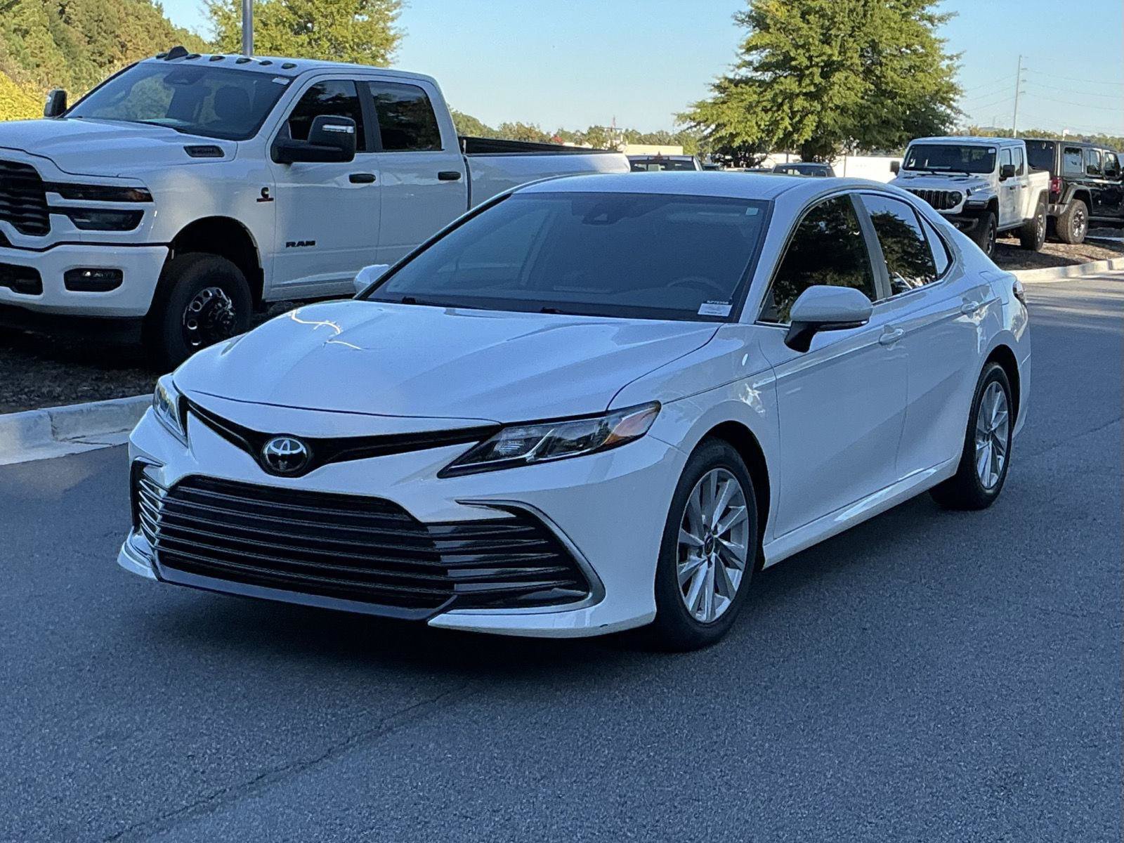Used 2022 Toyota Camry LE w/ Convenience Package FWD image 9