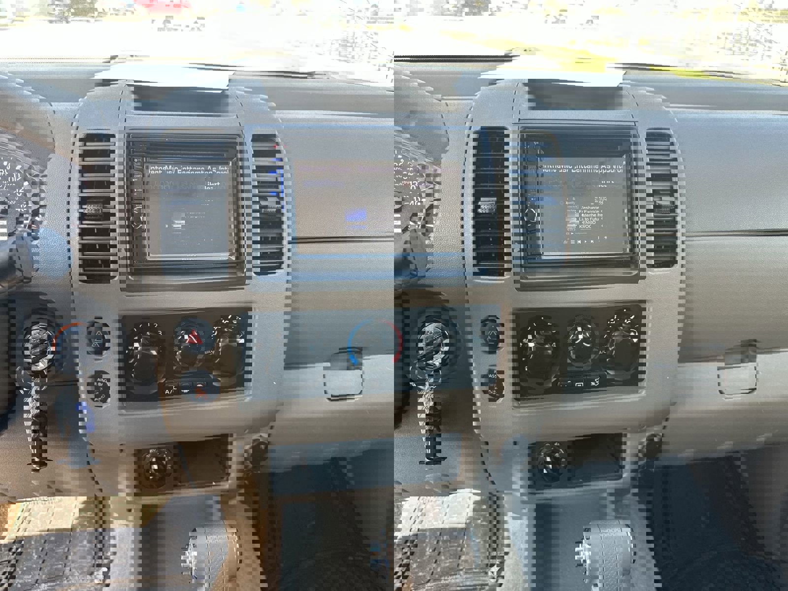 Used 2005 Nissan Frontier SE w/ (P01) Power Pkg image 13