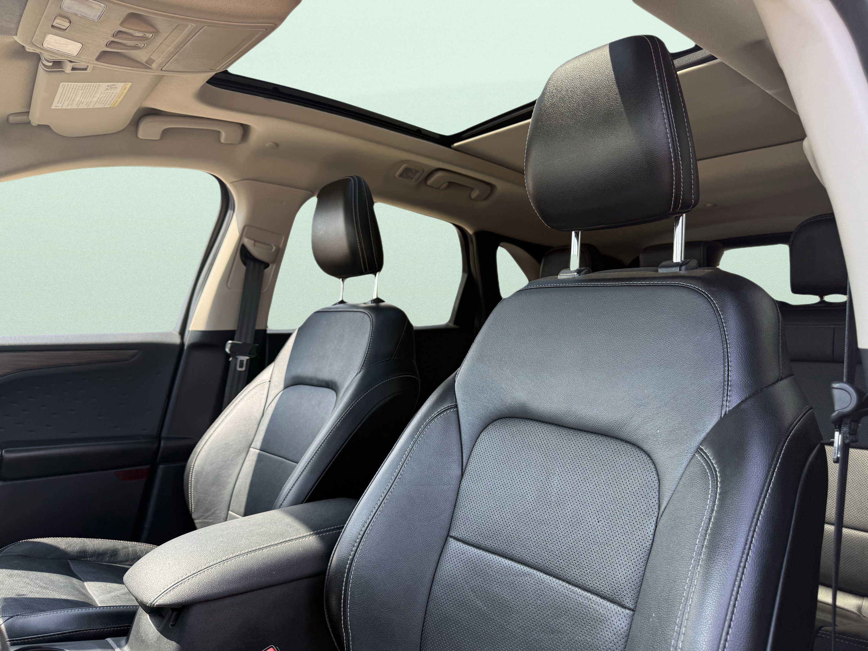 Used 2020 Ford Escape Titanium image 31