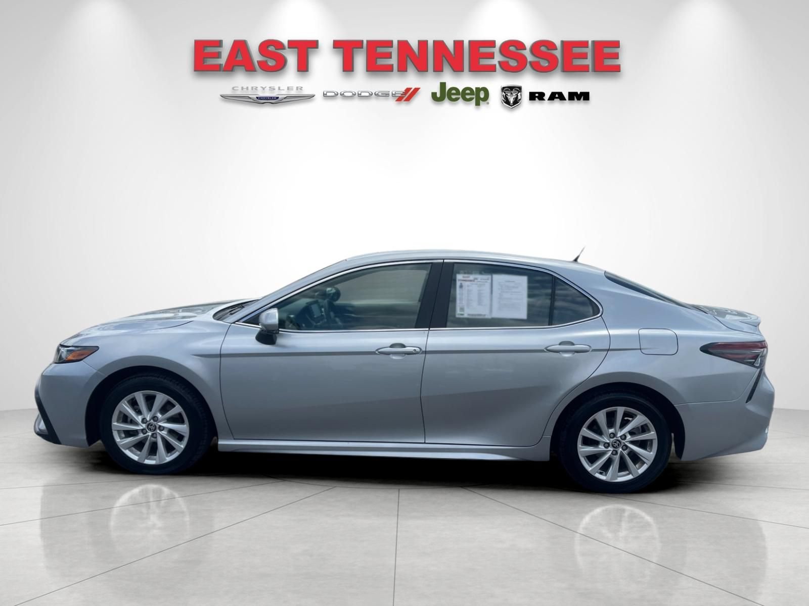 Used 2024 Toyota Camry SE FWD image 6