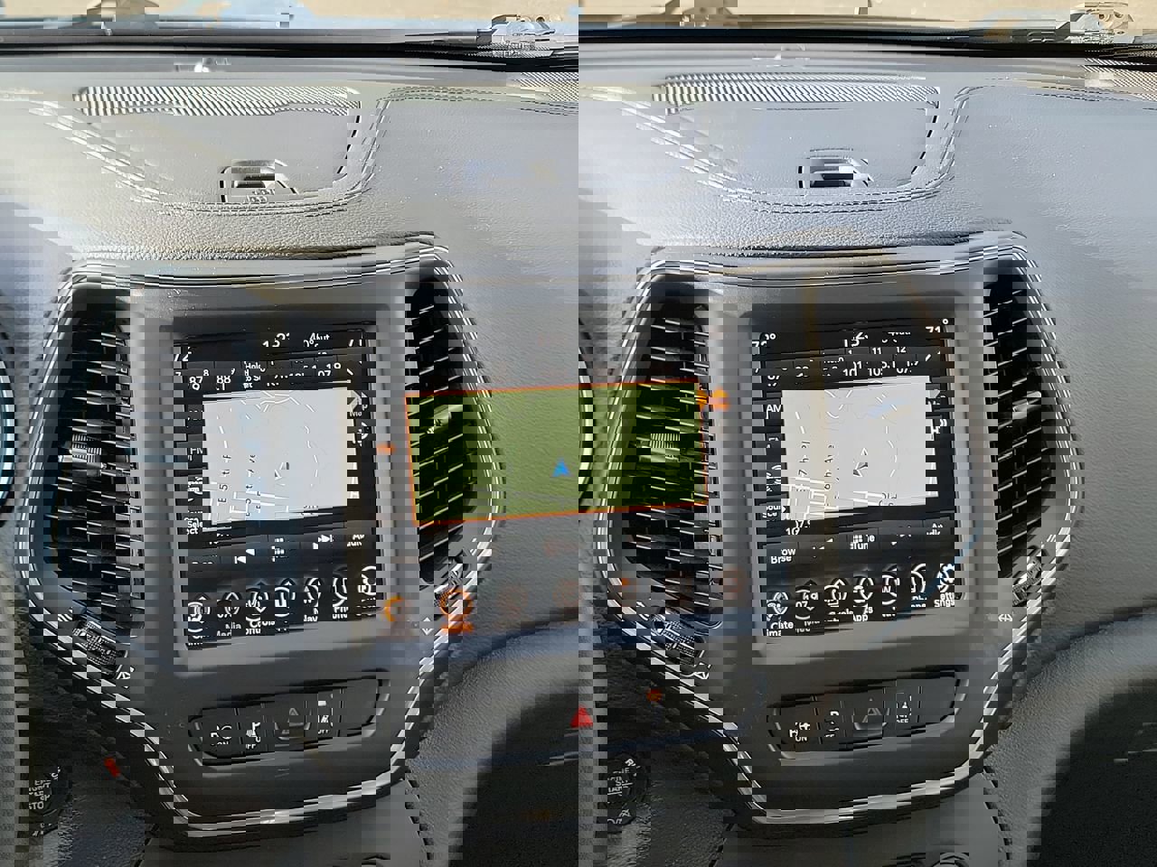 Used 2023 Jeep Cherokee Altitude Lux image 17