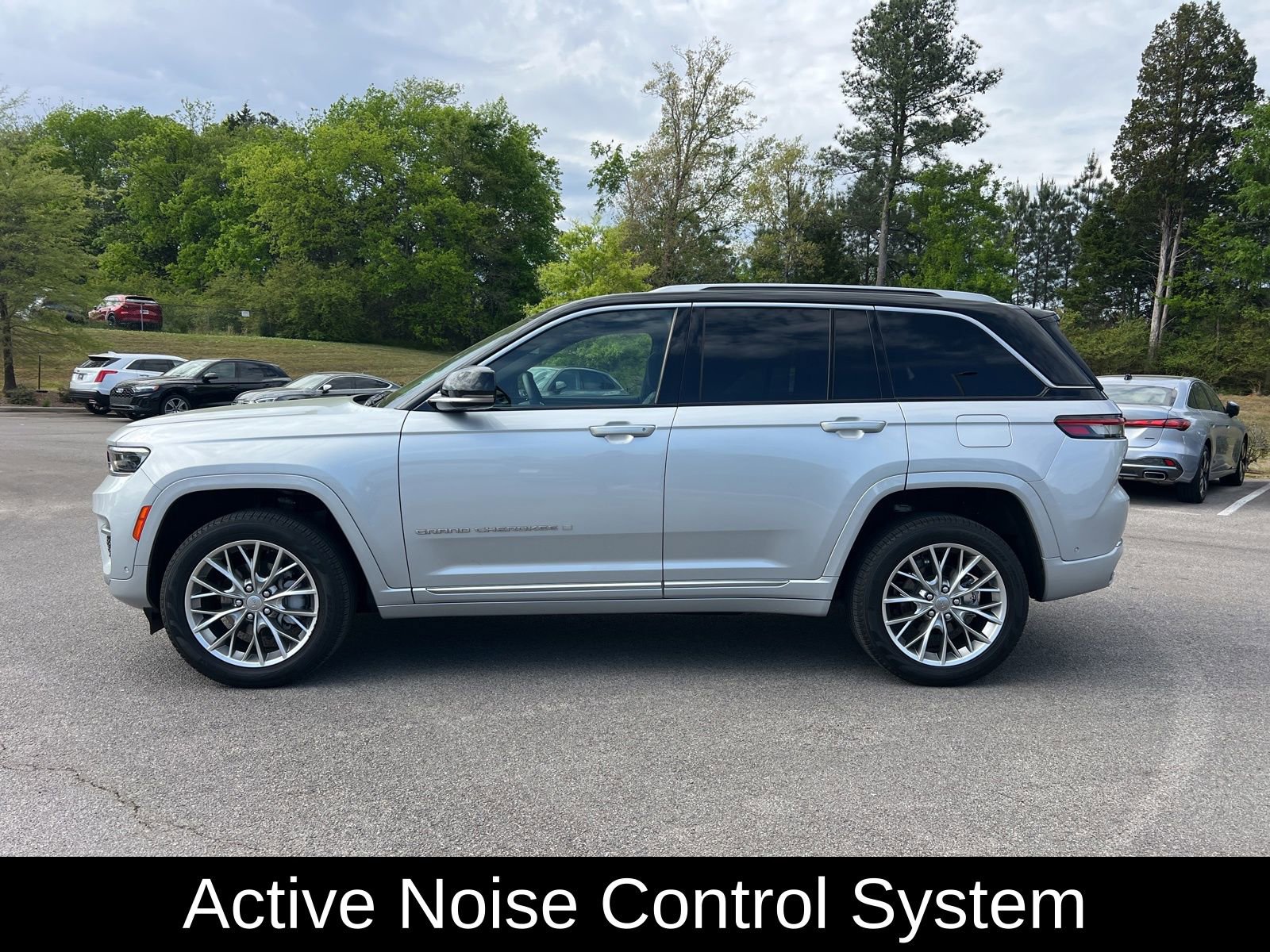 Used 2023 Jeep Grand Cherokee Summit w/ Adv Protech Group IV RWD image 9