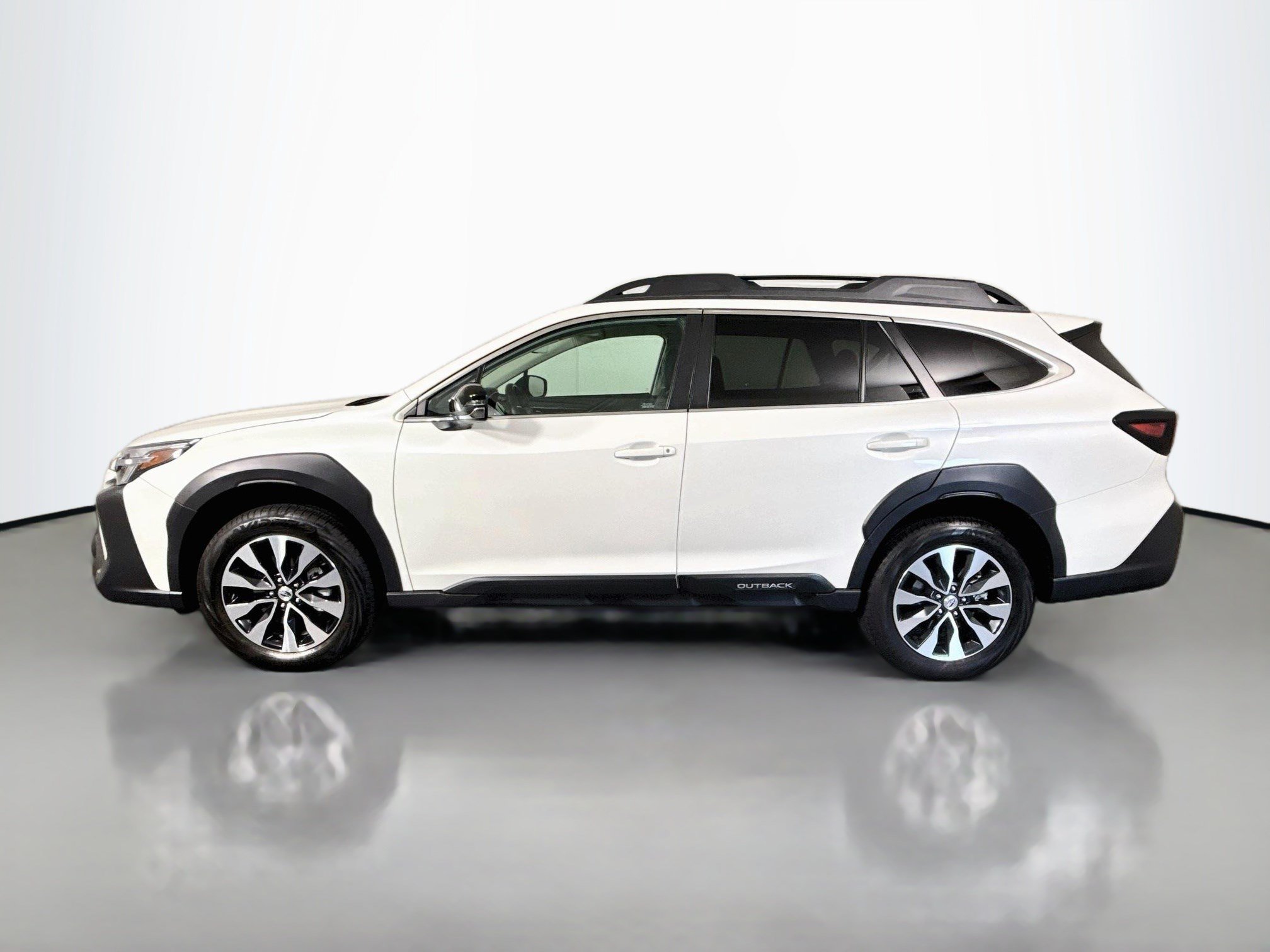 Used 2025 Subaru Outback Limited AWD/4WD image 6