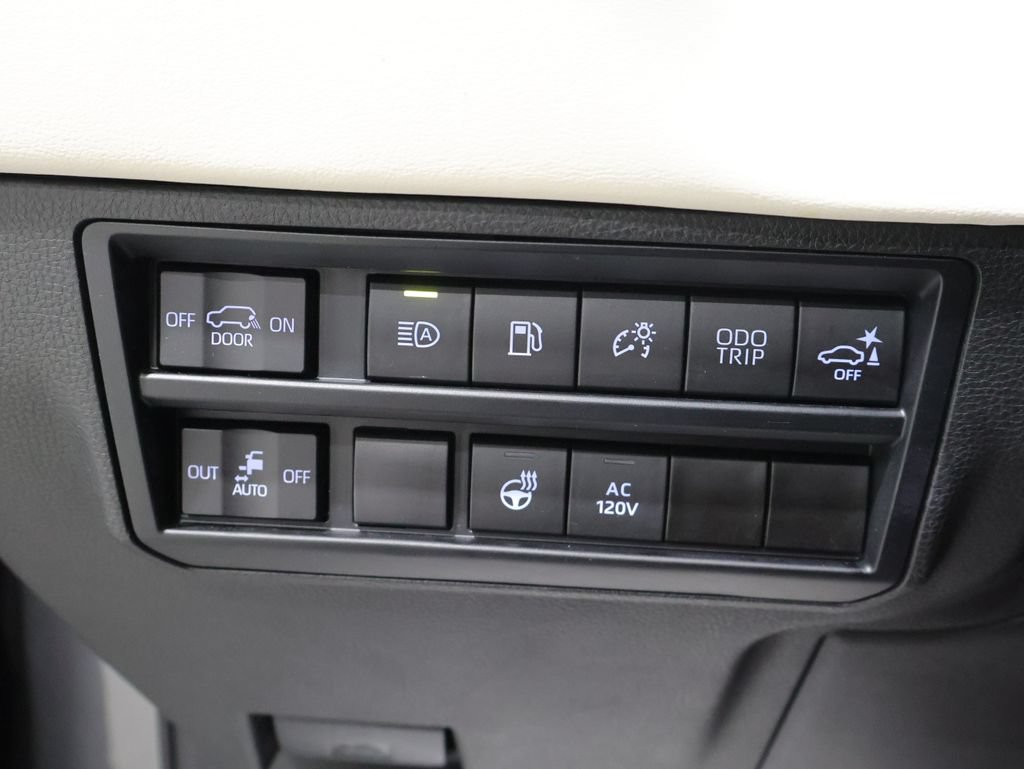 Used 2023 Toyota Sequoia Capstone AWD/4WD image 37