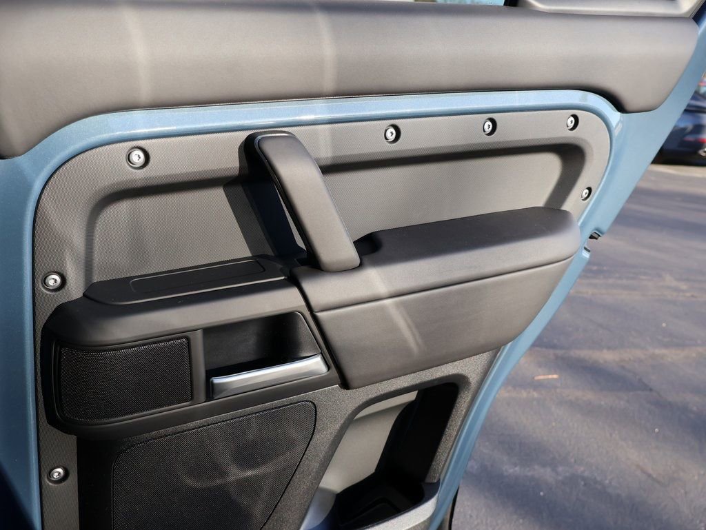 New 2026 Land Rover Defender 110 X-Dynamic SE image 14