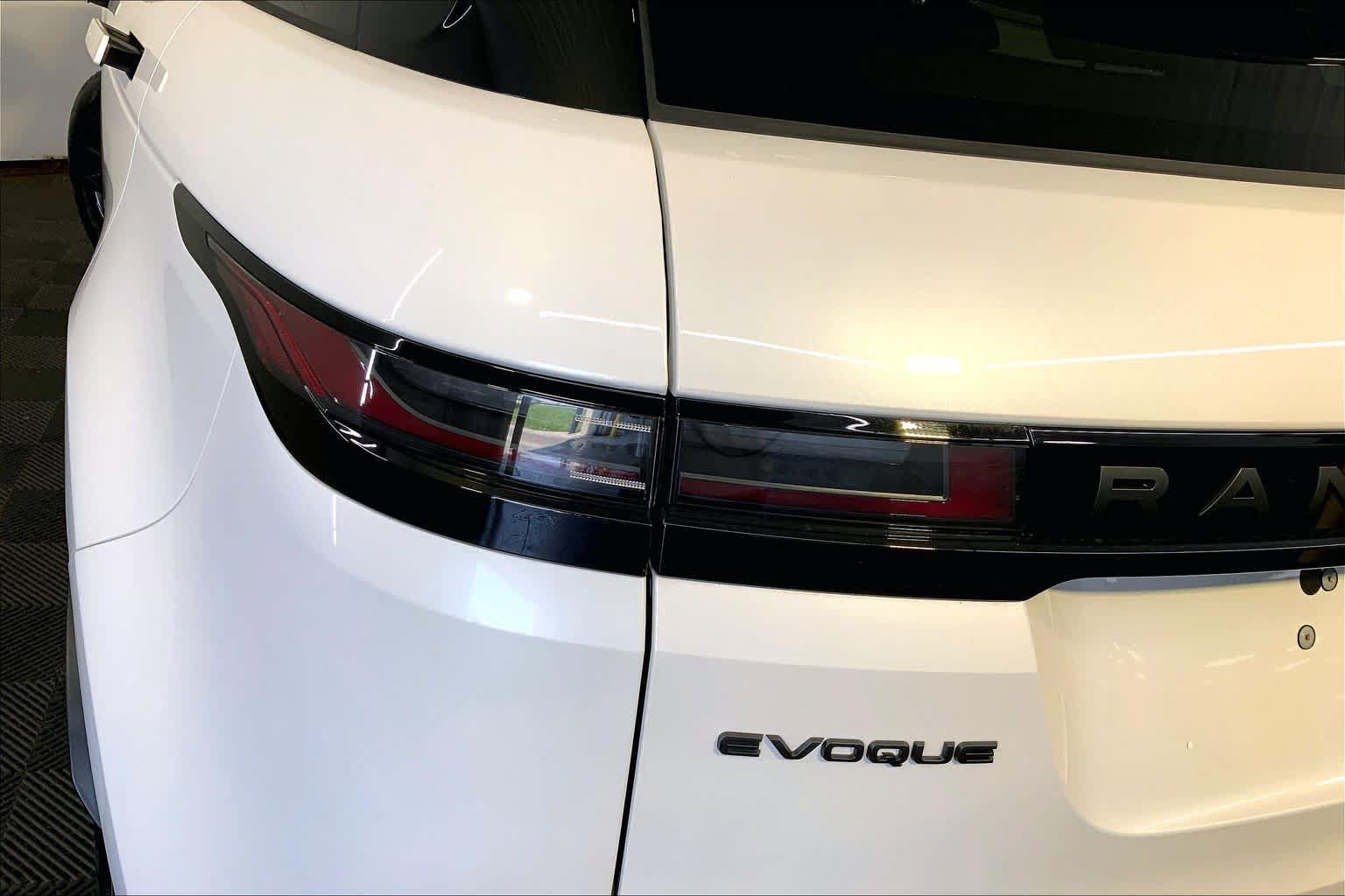 Used 2026 Land Rover Range Rover Evoque Dynamic SE AWD/4WD image 28