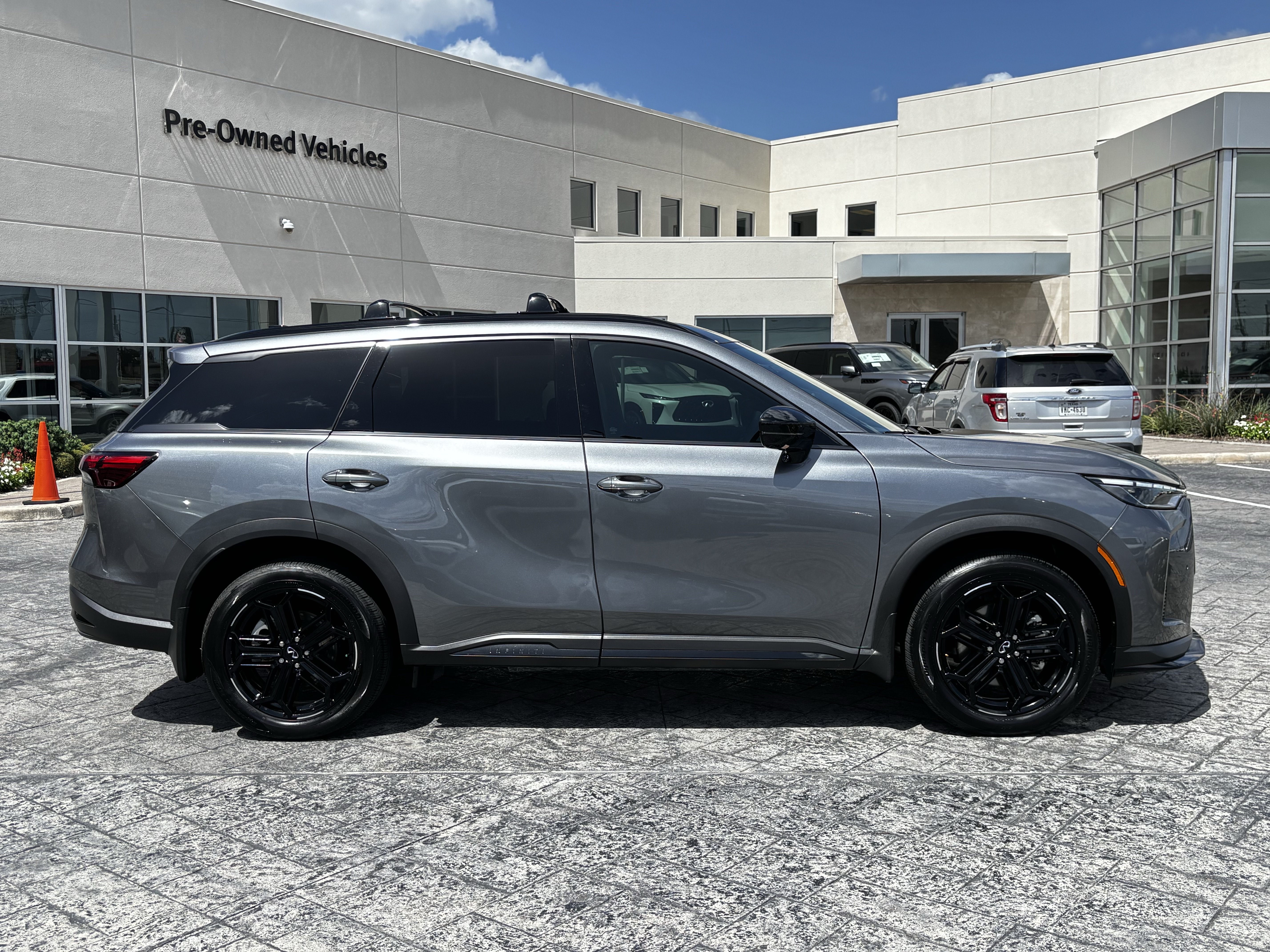 Certified 2026 INFINITI QX60 Sport w/ Dark Cargo Package AWD/4WD image 2