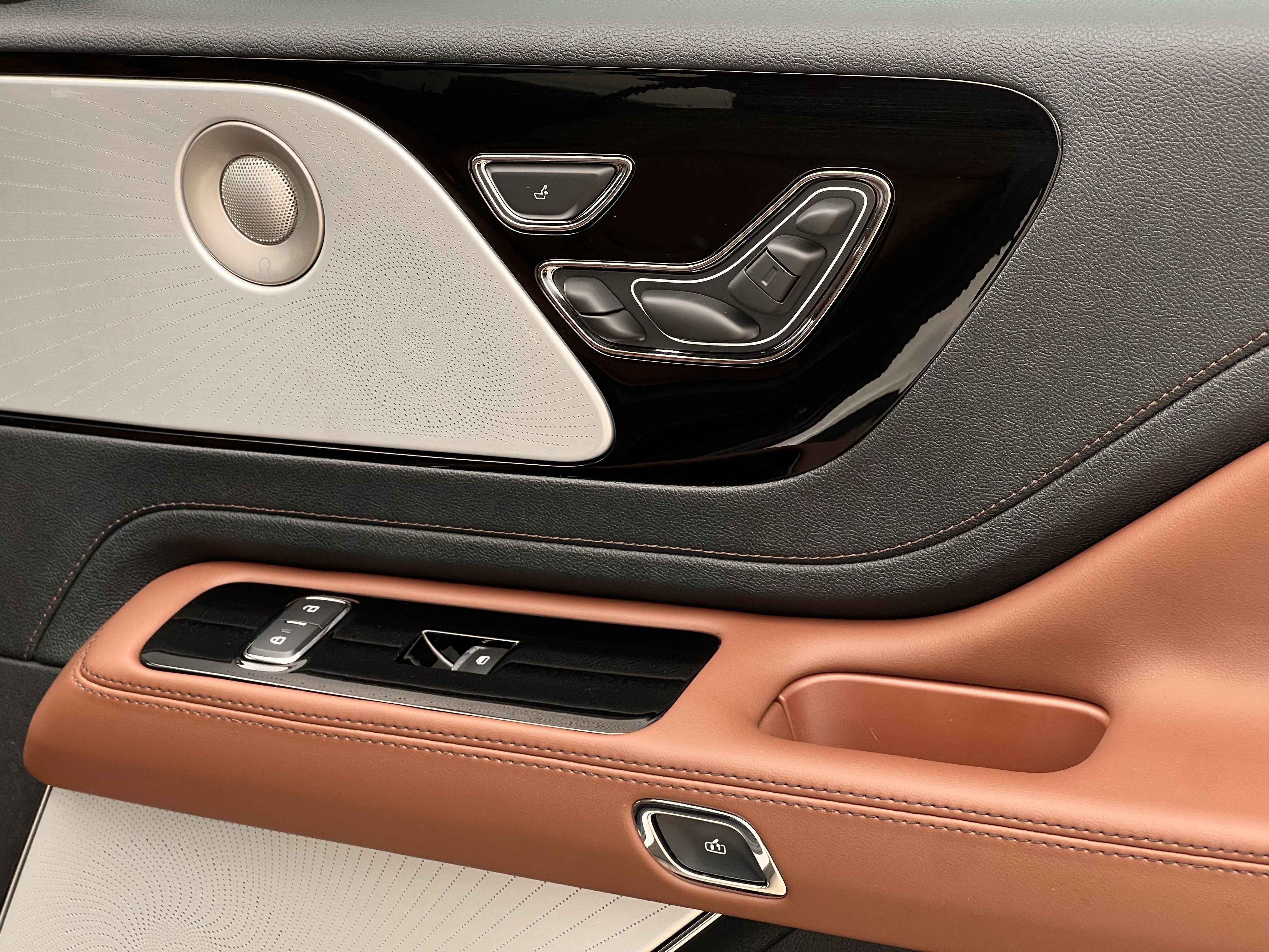 New 2026 Lincoln Aviator Reserve AWD/4WD image 23