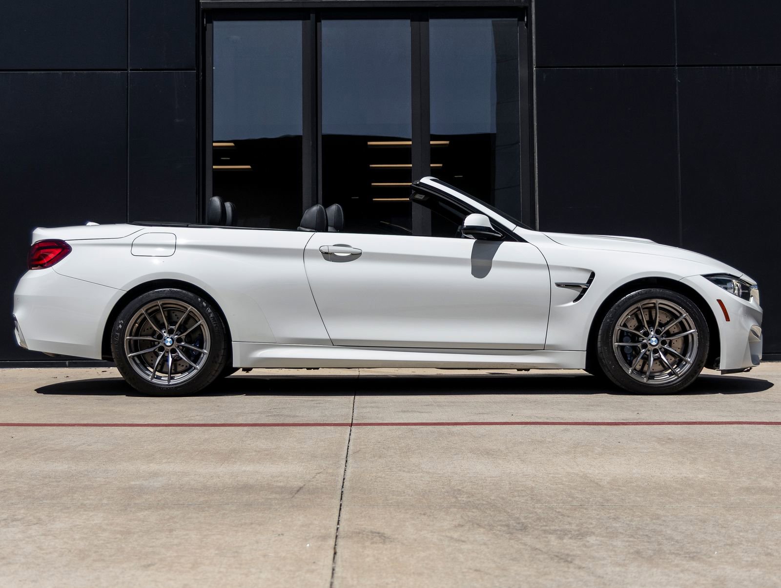 Used 2020 BMW M4 Convertible image 11