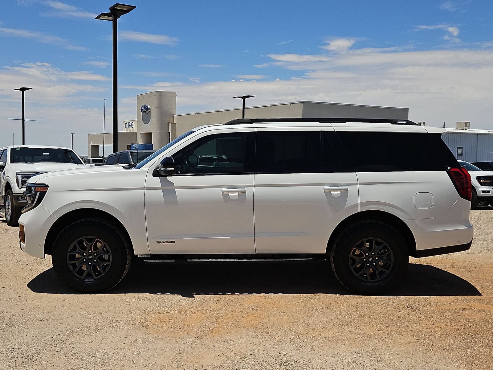 Used 2025 Ford Expedition Tremor AWD/4WD image 9