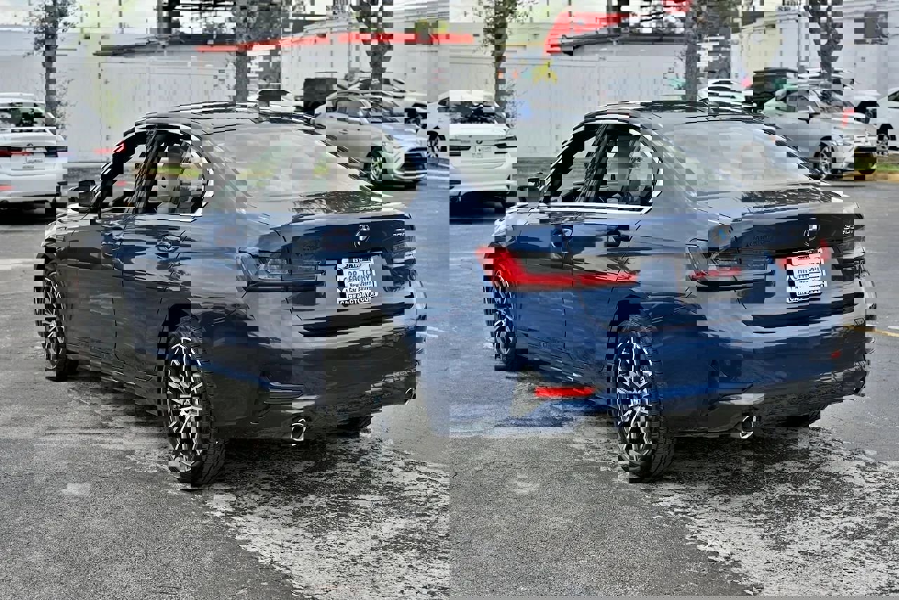 Used 2021 BMW 330i Sedan w/ Driving Assistance Package image 4