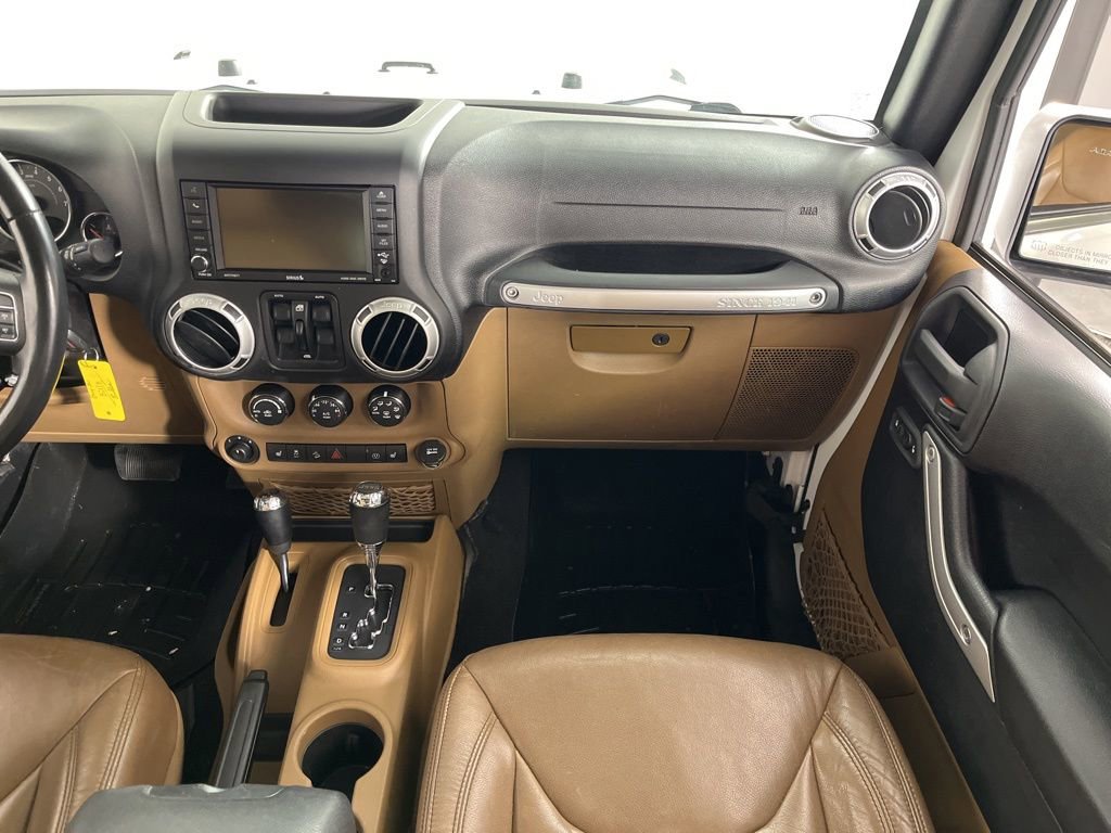 Used 2016 Jeep Wrangler Unlimited Sahara w/ Connectivity Group image 14