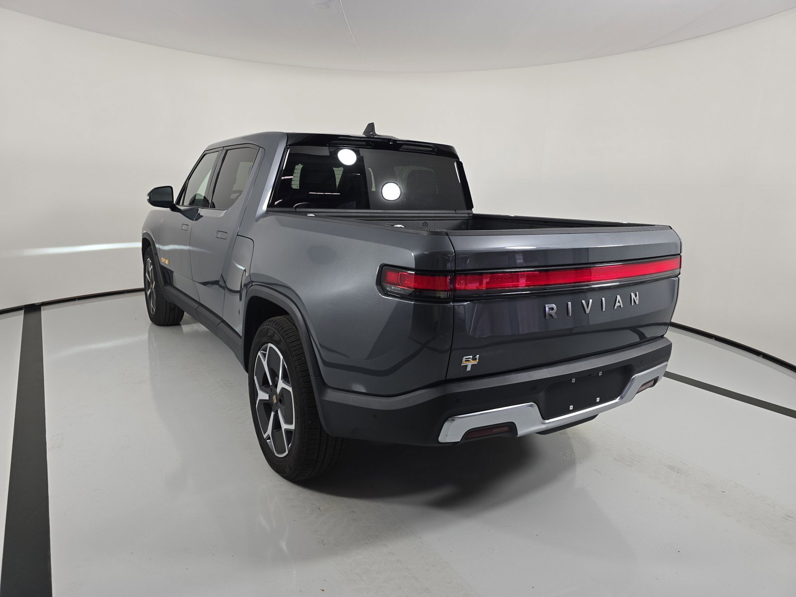 Used 2022 Rivian R1T Adventure AWD/4WD image 5