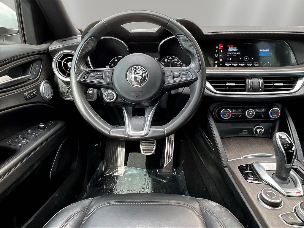 Used 2023 Alfa Romeo Stelvio Ti AWD/4WD image 8