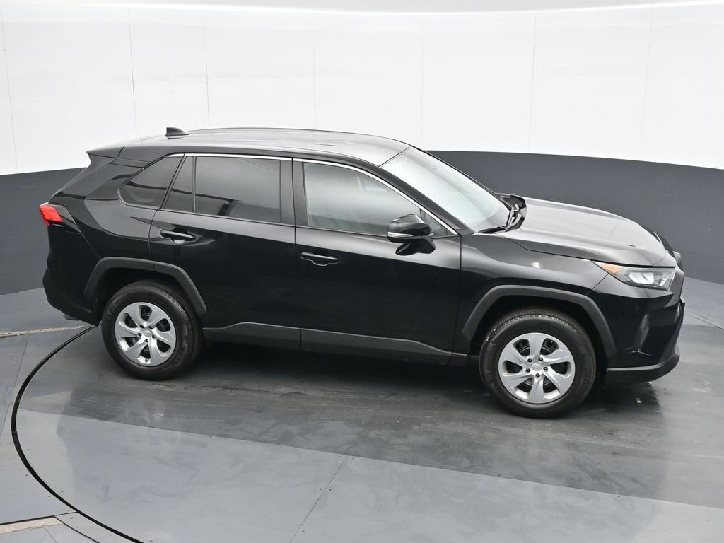 Used 2022 Toyota RAV4 LE image 23