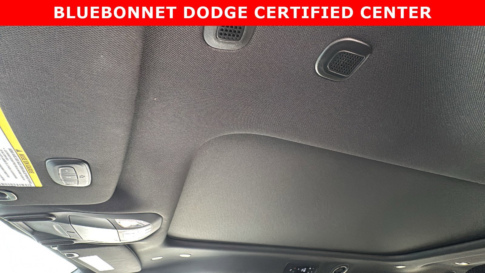 Used 2025 Chrysler Pacifica Limited image 11