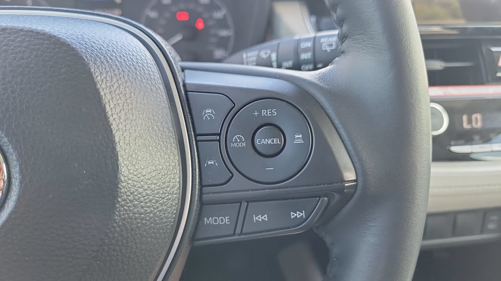 Used 2025 Toyota Corolla Cross LE FWD image 20