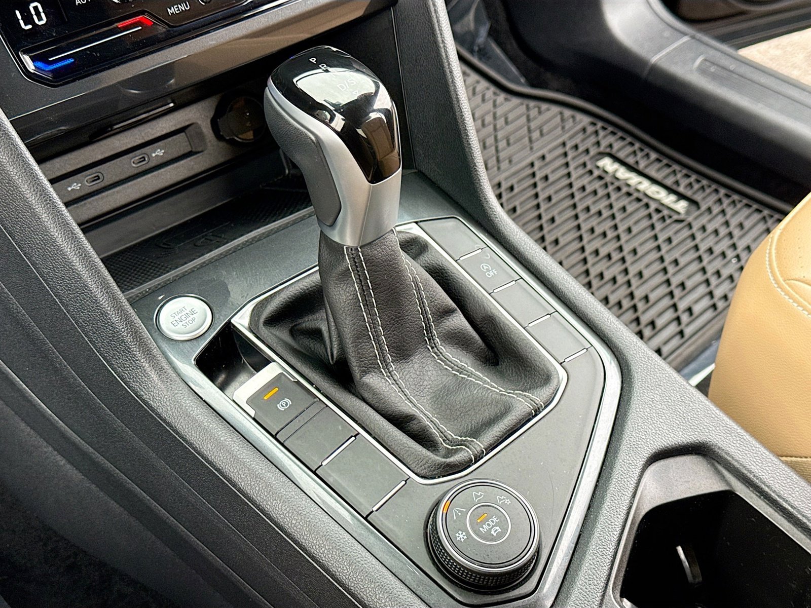 Used 2024 Volkswagen Tiguan SE image 11