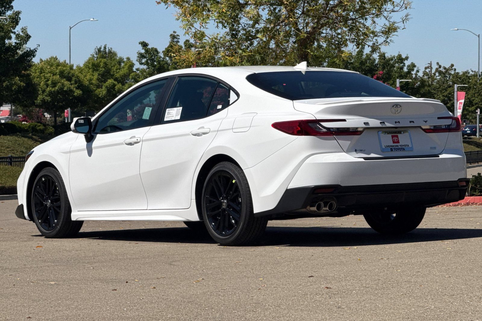 New 2025 Toyota Camry SE w/ Convenience Package FWD image 6