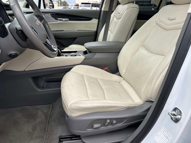Used 2025 Cadillac XT6 Premium Luxury image 19