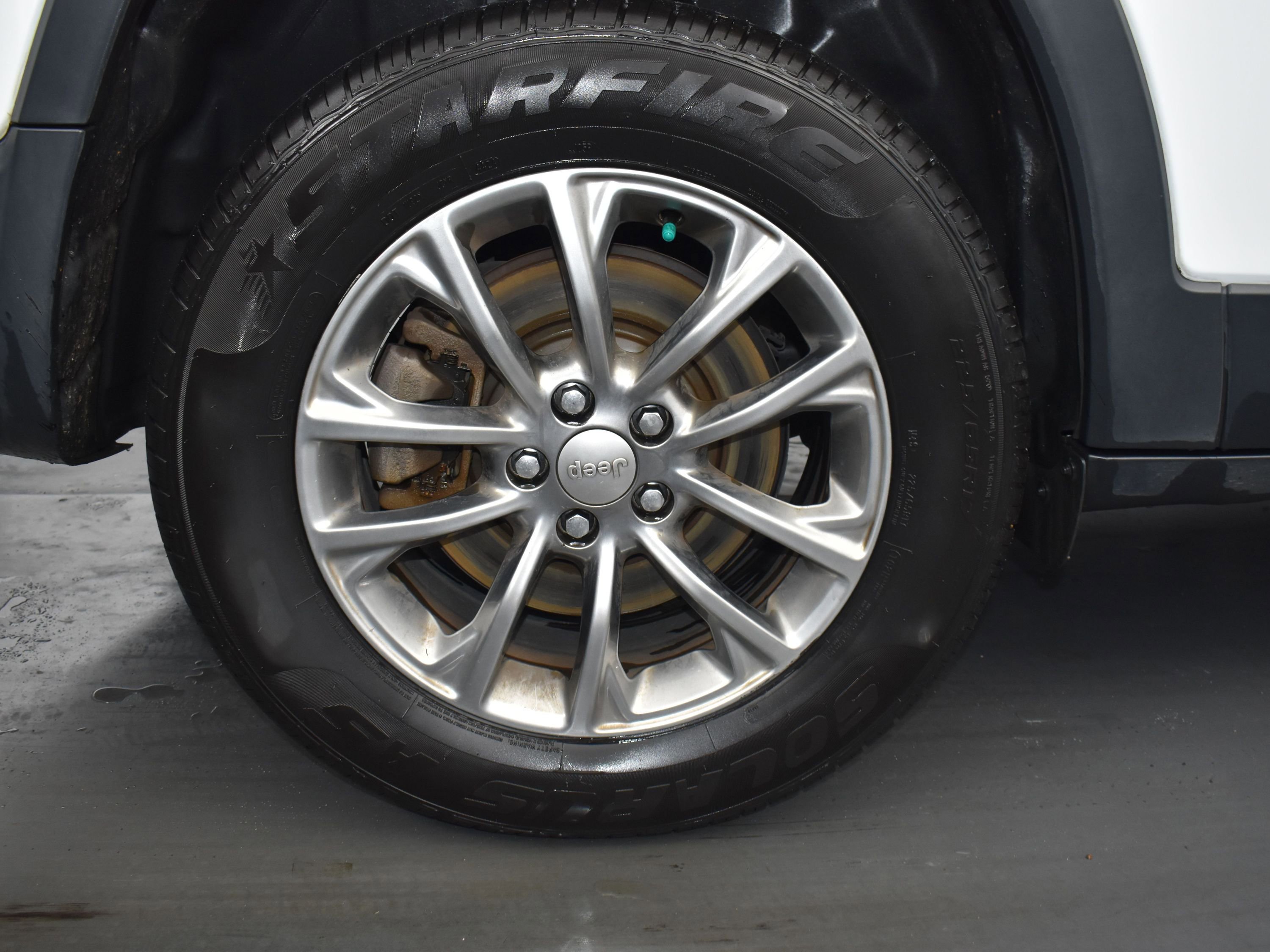 Used 2020 Jeep Cherokee Latitude Plus image 9