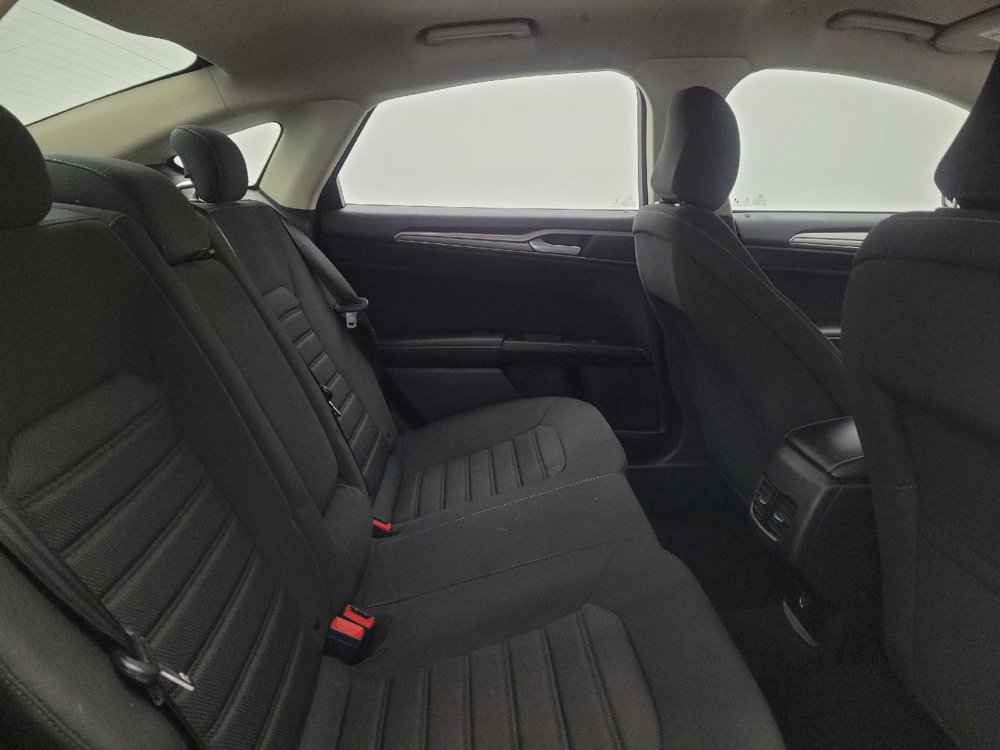 Used 2020 Ford Fusion SE image 19