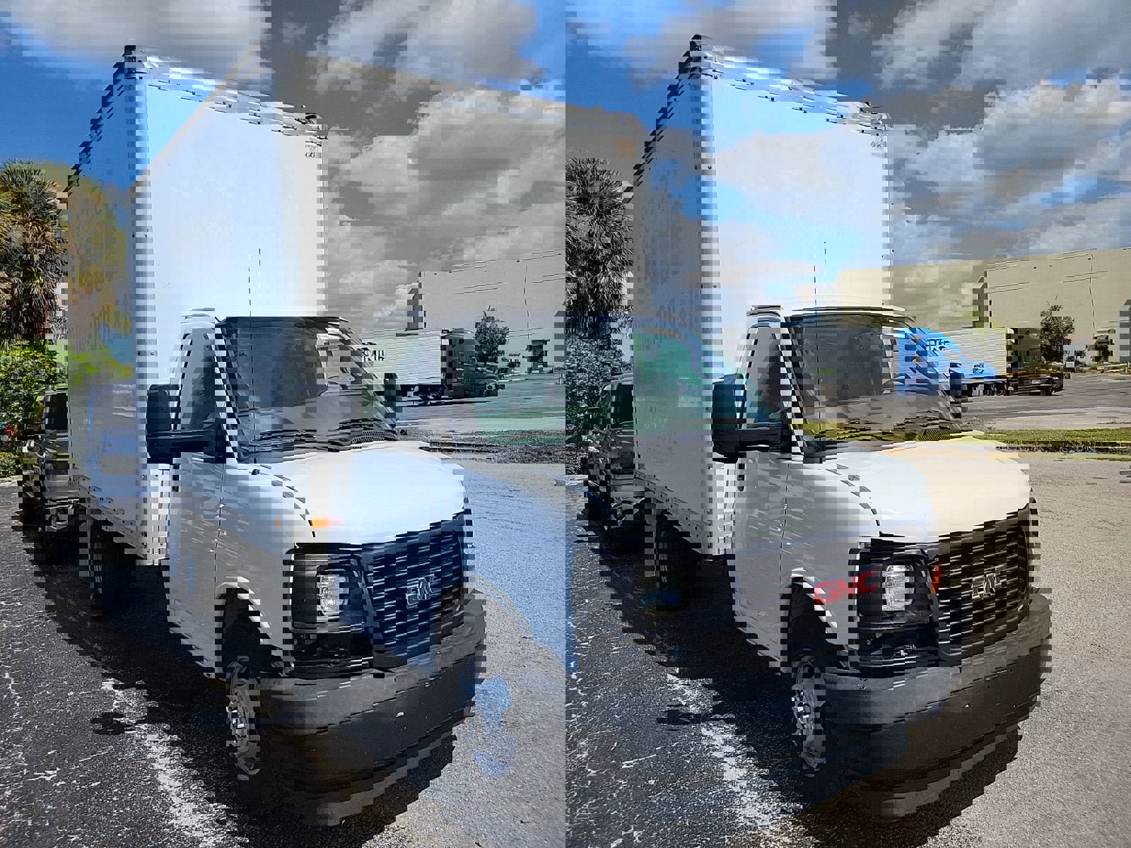 Used 2017 GMC Savana 3500 image 3