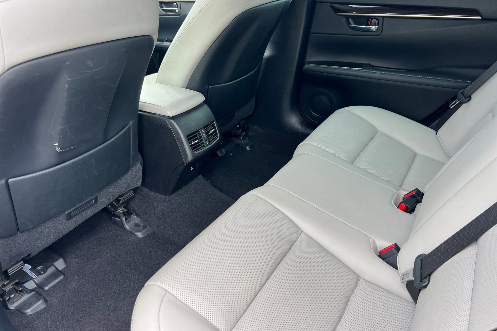 Used 2018 Lexus ES 350 w/ Navigation System Package FWD image 4