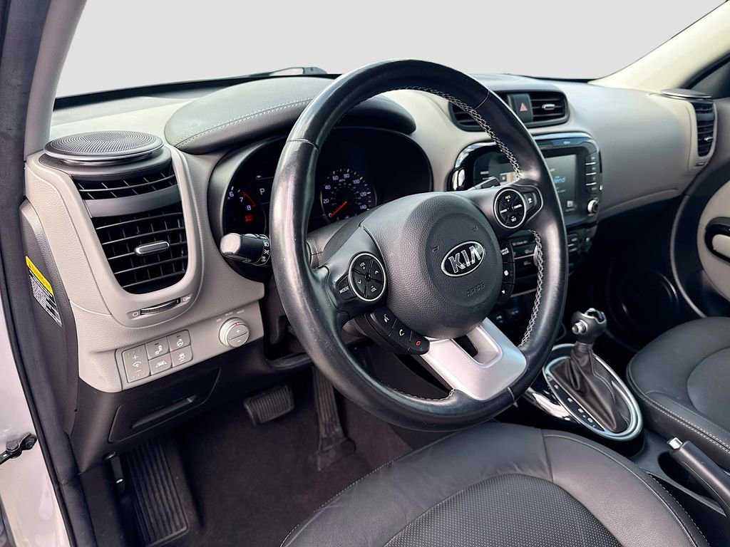 Used 2018 Kia Soul + w/ + Primo LIT Package FWD image 11