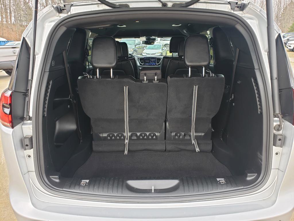 Used 2023 Chrysler Pacifica Touring-L w/ S Appearance Package image 5