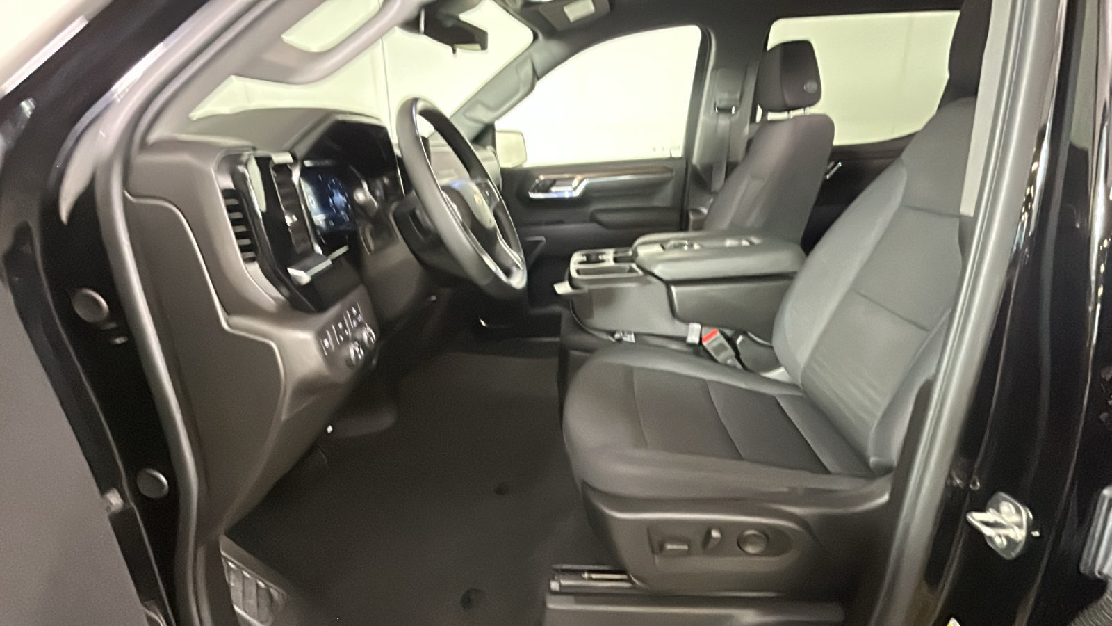 Used 2024 Chevrolet Silverado 1500 LT AWD/4WD image 13
