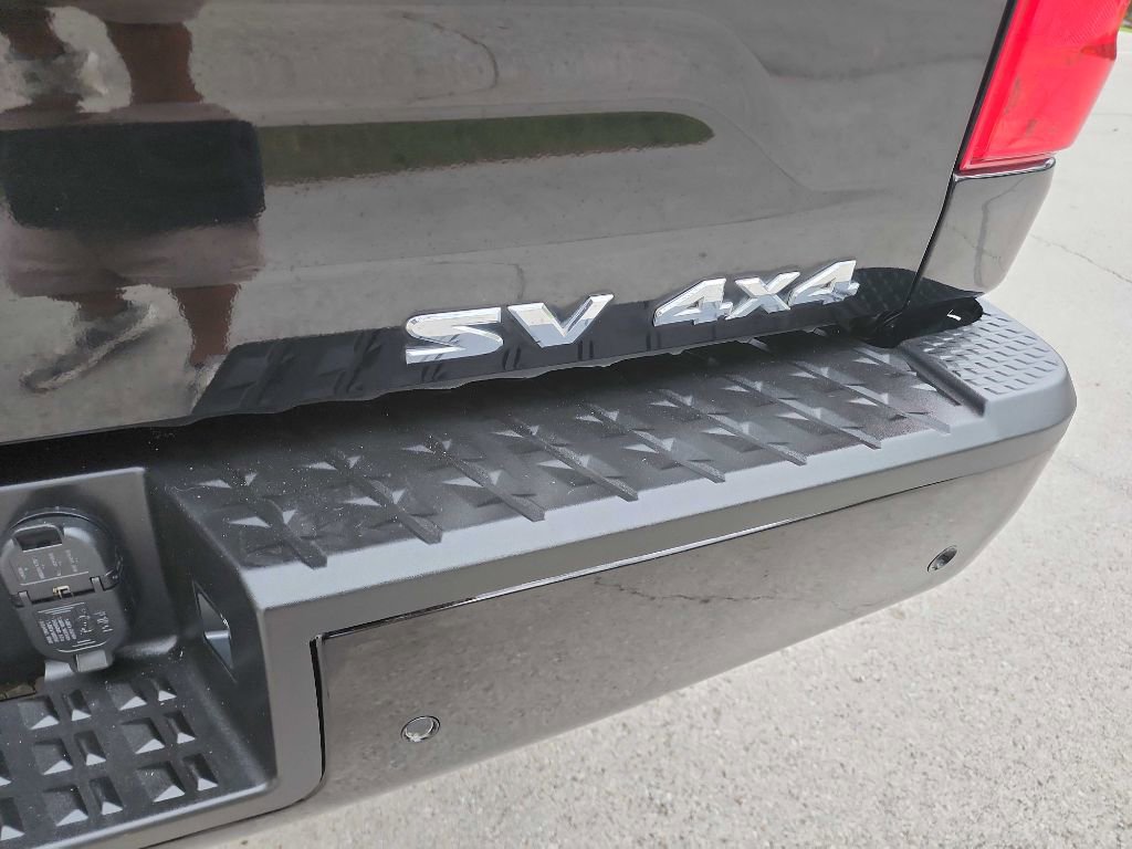 Used 2021 Nissan Titan SV w/ SV Convenience Package image 8