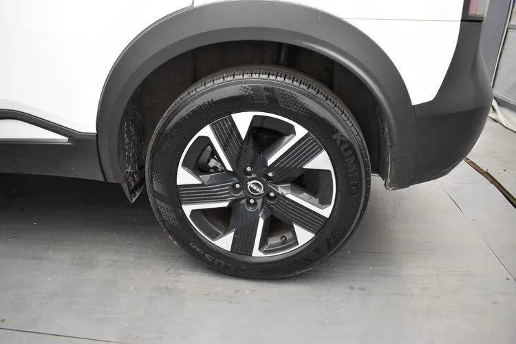 Used 2025 Nissan Kicks SV AWD/4WD image 35