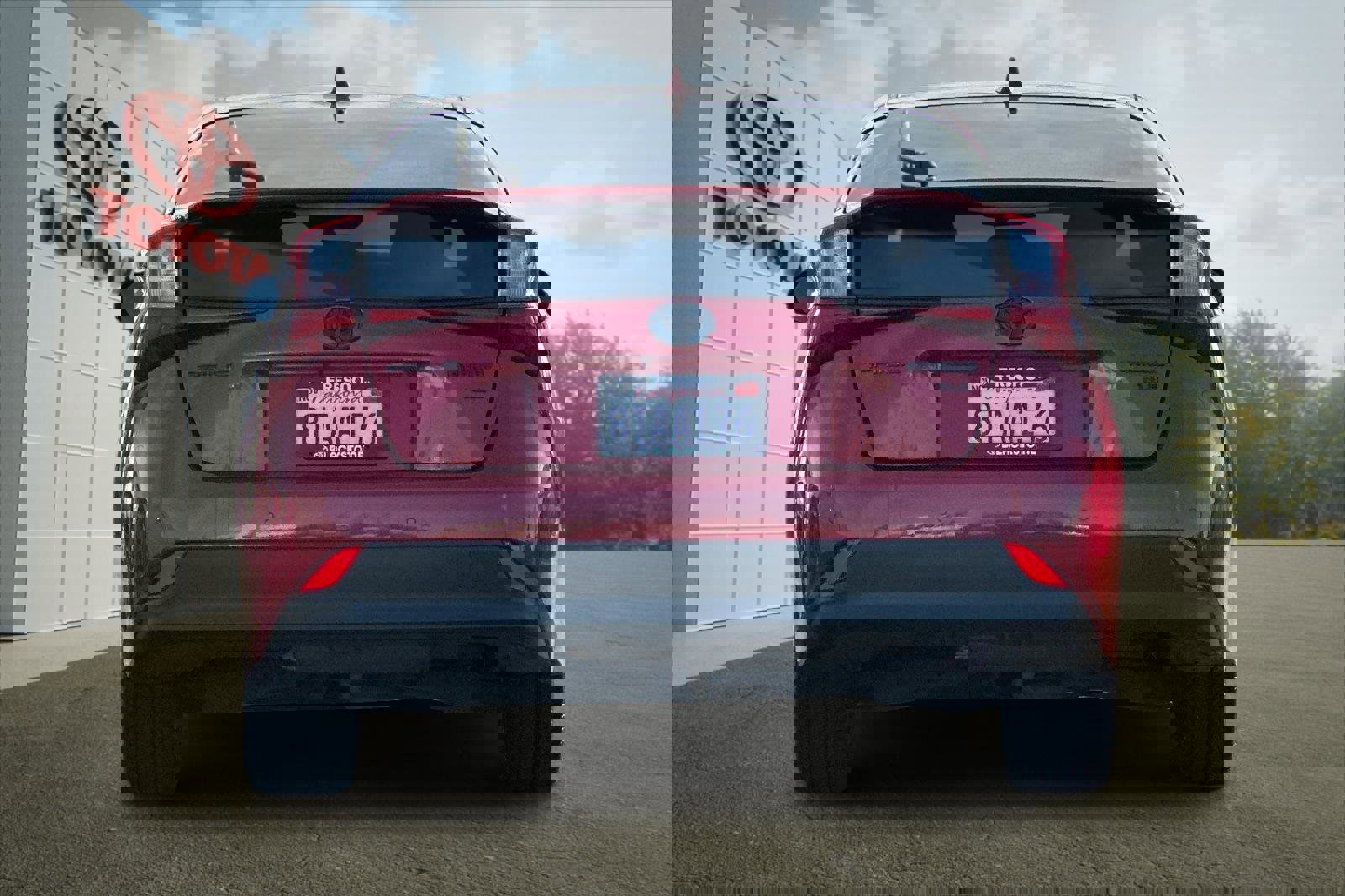 Certified 2021 Toyota Prius L Eco image 4