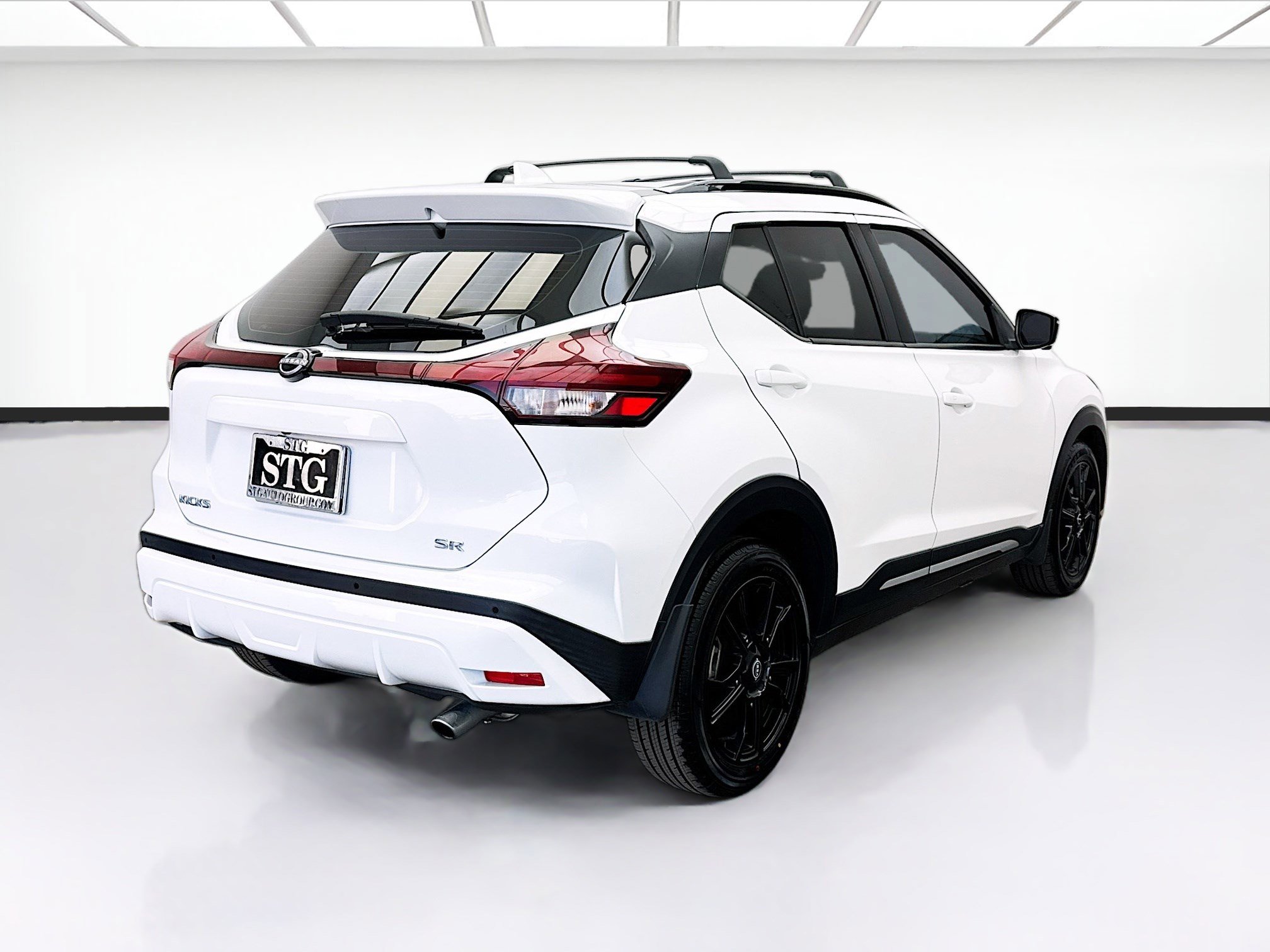 Used 2022 Nissan Kicks SR w/ Interior Electronics Package FWD image 4