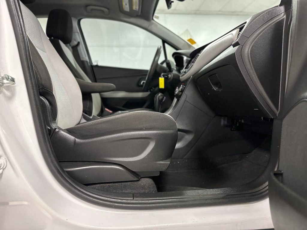 Used 2020 Chevrolet Trax LS image 21