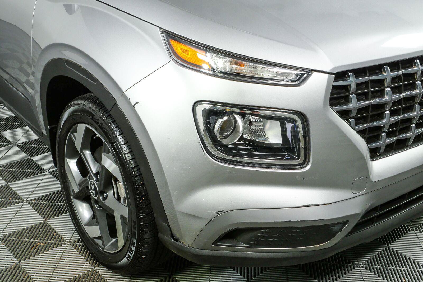Used 2023 Hyundai Venue SEL w/ Cargo Package FWD image 33