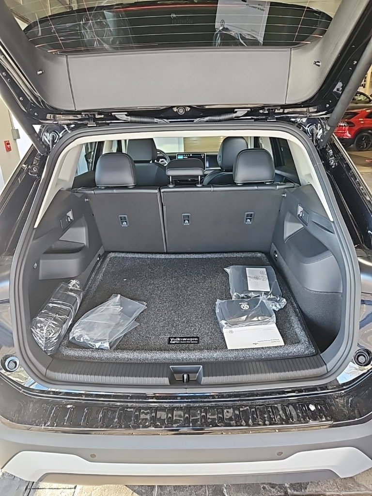 New 2025 Volkswagen Tiguan SE image 19