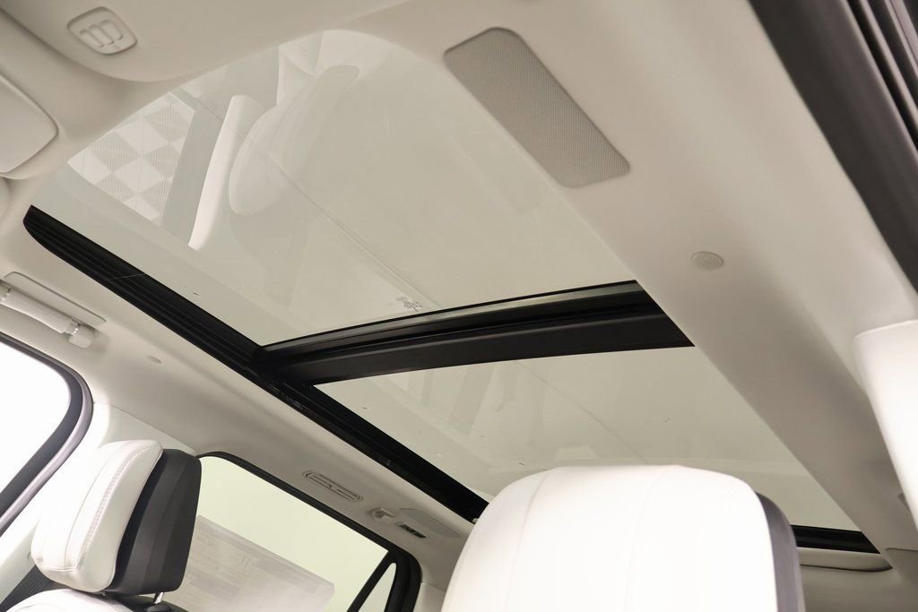 New 2025 Lincoln Navigator Reserve image 16