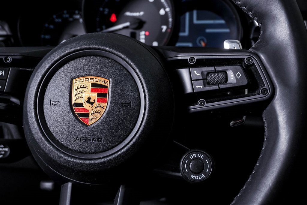 Certified 2023 Porsche Macan Turbo image 19