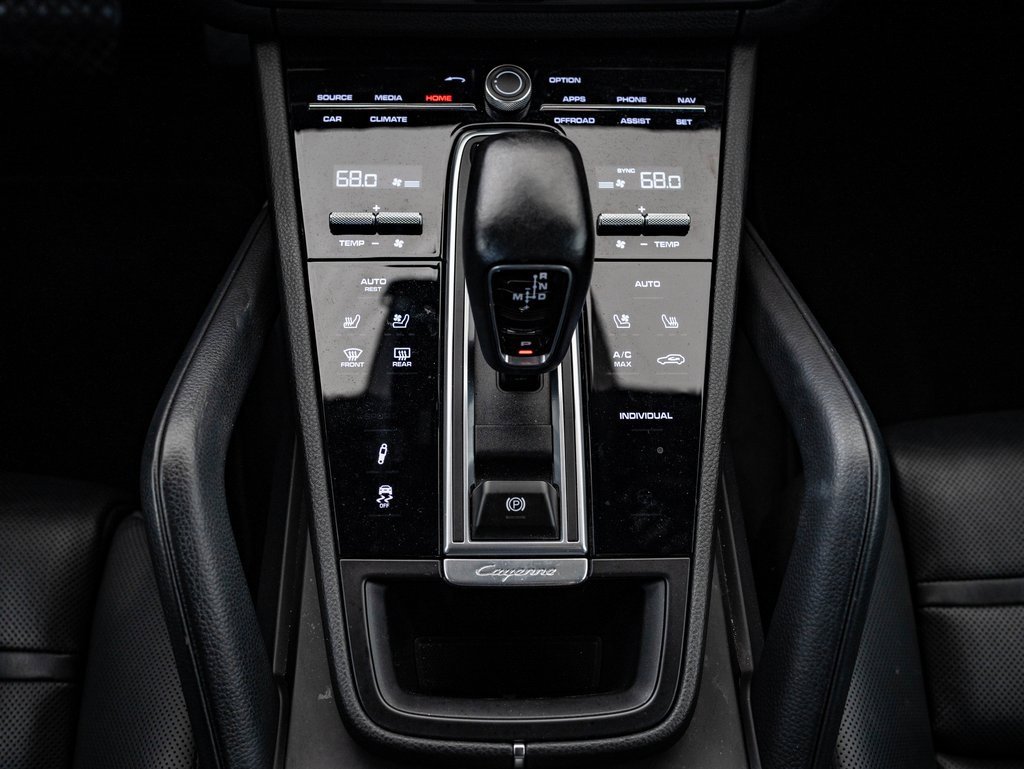 Certified 2022 Porsche Cayenne E-Hybrid w/ Premium Package image 41