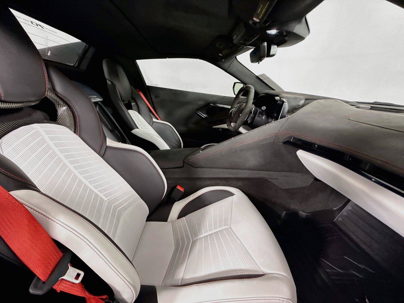 Used 2023 Chevrolet Corvette Stingray Premium Conv w/ Z51 Performance Package RWD image 39