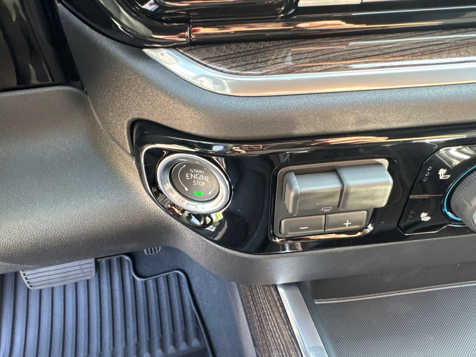 New 2026 Chevrolet Silverado 1500 LT w/ LPO, Dark Essentials Package AWD/4WD image 26
