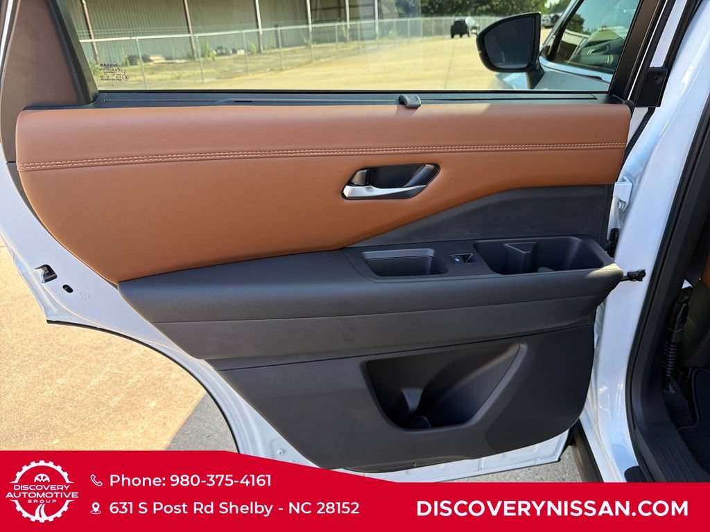 New 2026 Nissan Pathfinder Platinum w/ Cargo Package AWD/4WD image 27