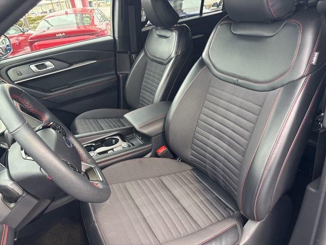 Used 2025 Ford Explorer ST-Line image 27