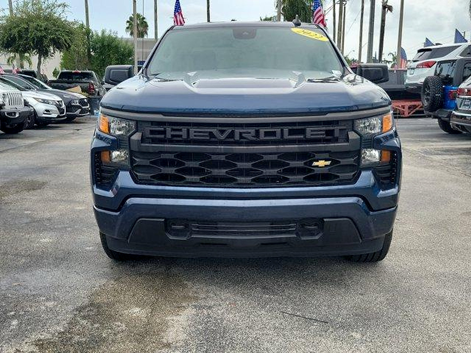 Used 2022 Chevrolet Silverado 1500 Custom RWD image 2