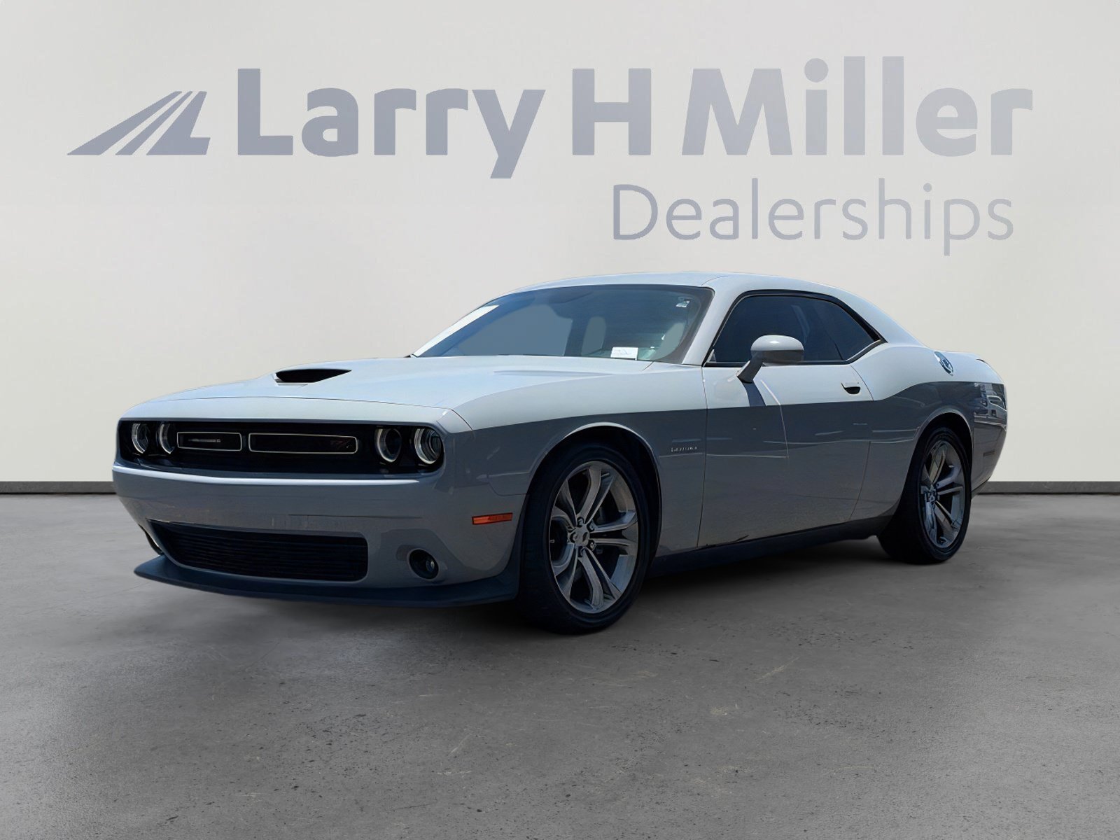 Used 2022 Dodge Challenger R/T RWD image 2