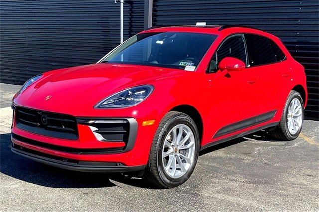 Used 2025 Porsche Macan image 1