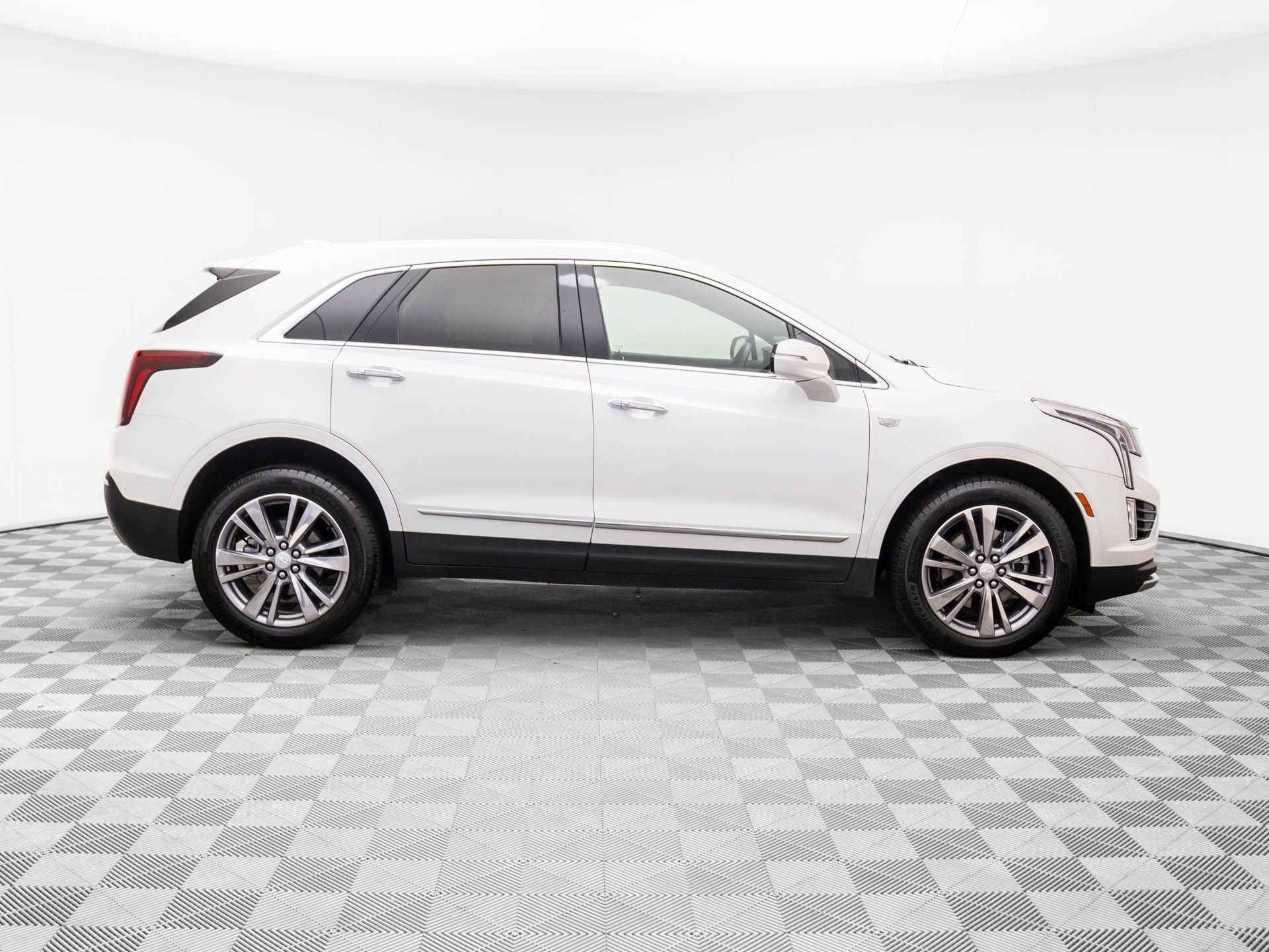 Certified 2025 Cadillac XT5 Premium Luxury image 7